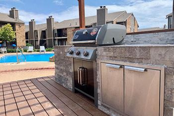 Pool and grill area at country club villas apartments